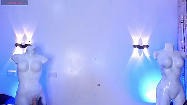 Emili_Roux Show in webcam