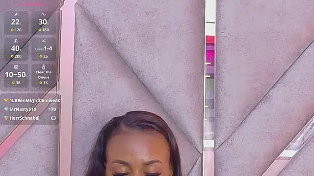 Sally-Noa élő XXX-chatje