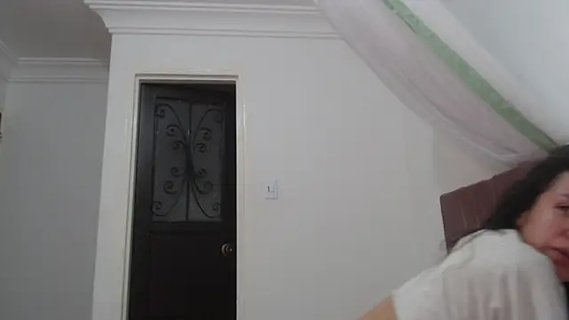 nathaly_jones_ Chat XXX in diretta