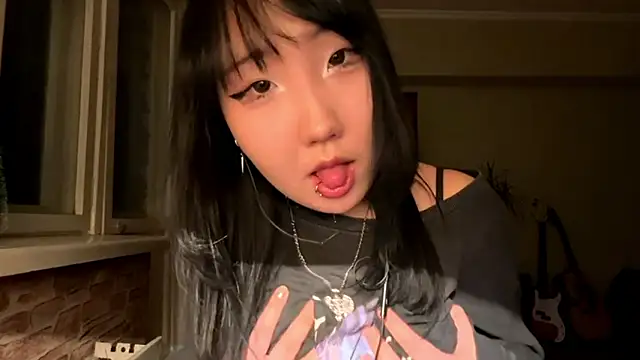 Yunananaa's Live XXX Chat