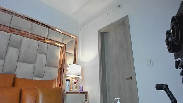 دردشة ValentinaBreats الجنسية المباشرة