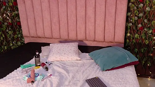 Chat +18 de MiaJanss ao vivo