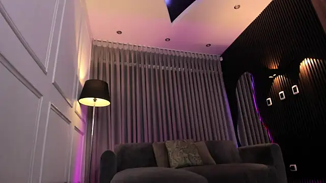 Chat +18 de lenah_smith ao vivo