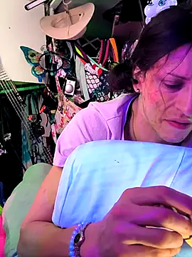 gurlnips Show Webcam