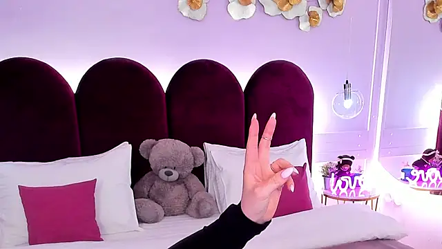 دردشة ZaraBloom الجنسية المباشرة