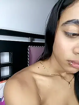 Zoe_Sweett18 Adlı Modelin Canlı XXX Sohbeti