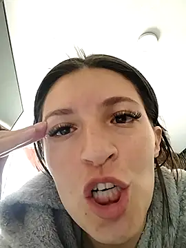 tina2204 Adlı Modelin Canlı XXX Sohbeti