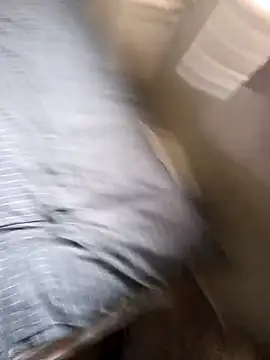 Ajjjjhughes: διαδικτυακό σόου στην κάμερα