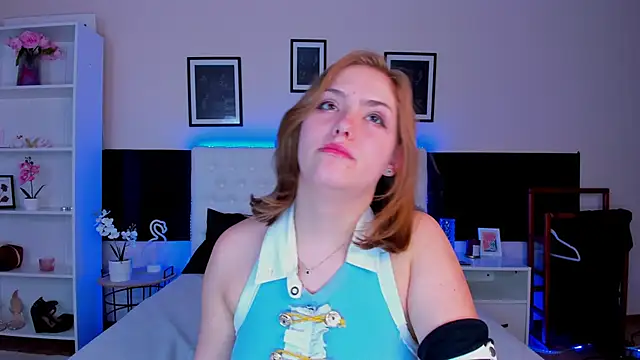 DellaRows élő XXX-chatje