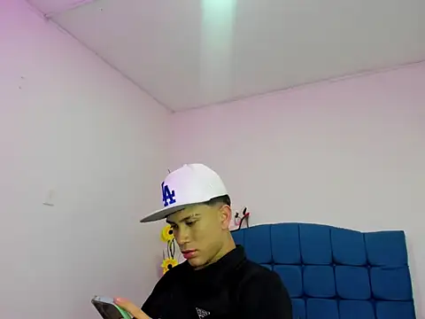 Ailanys_Miller 现场XXX聊天