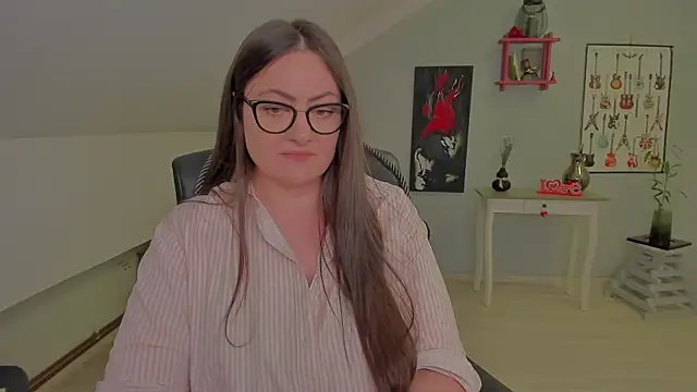 MistressDarrah Adlı Modelin Canlı XXX Sohbeti