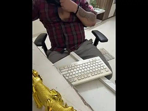 FlirtyxBoy's Live XXX Chat