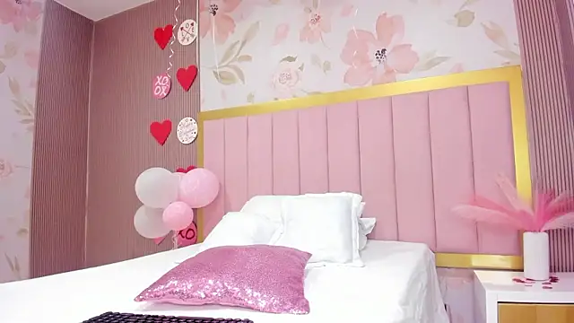 แชท XXX สดของ arietta_skinny