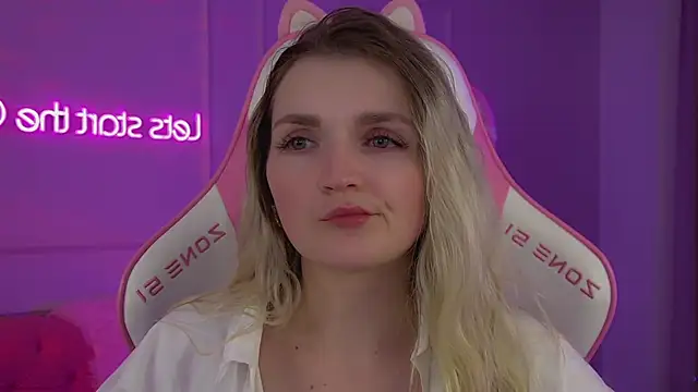 AnnyRaii élő XXX-chatje