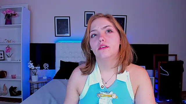 Show modela DellaRows na web-kameri