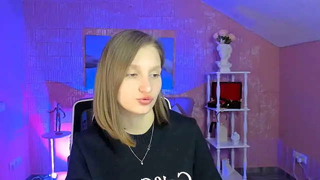 EllaHorton live XXX chat