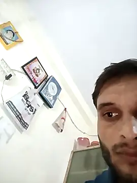 Beinghorny83 Webcam show