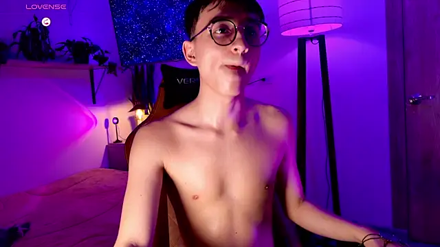 Sr_evann: διαδικτυακό σόου στην κάμερα