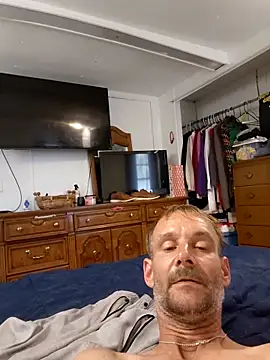 Hungwell1515: διαδικτυακό σόου στην κάμερα