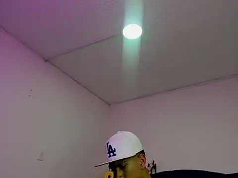 Chatroom XXX en direct de Ailanys_Miller