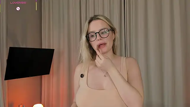 EngelDutch Adlı Modelin Canlı XXX Sohbeti