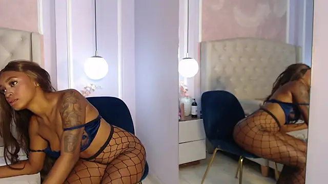 LiaTrainor Adlı Modelin Canlı XXX Sohbeti