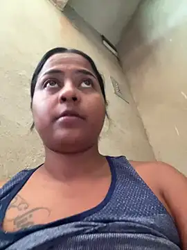 Giselabrunette25's Live XXX Chat