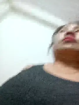 Reema_143 Show in webcam