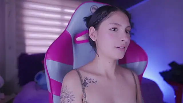 Rebecah_1 Adlı Modelin Canlı XXX Sohbeti