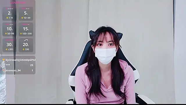 Show modela yuna00xx00 na web-kameri