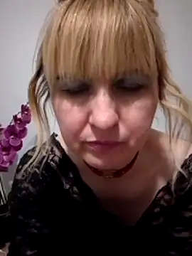 Chat +18 de -Nefertiti- ao vivo