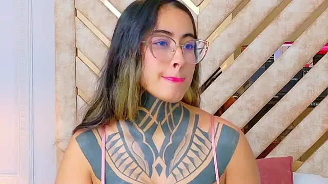 NicoleBlum Adlı Modelin Canlı XXX Sohbeti