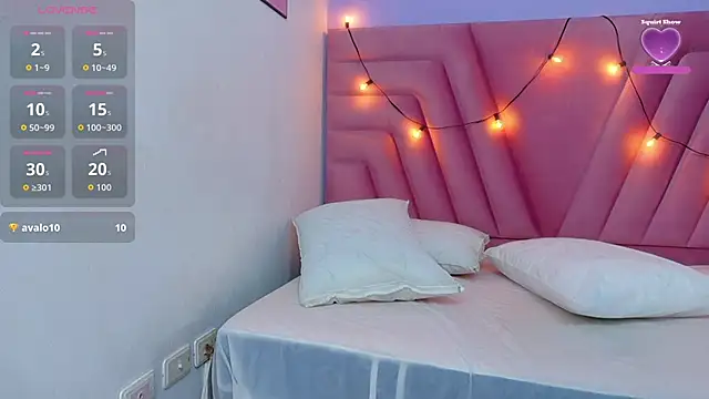 hornybarelylegalgirl: онлайн-секс-чат