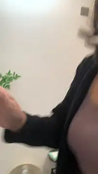 zhizhinaigai Chat XXX in diretta