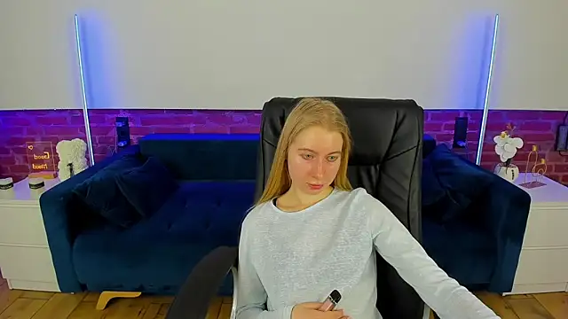 Alina_Blonde Webcam-Show