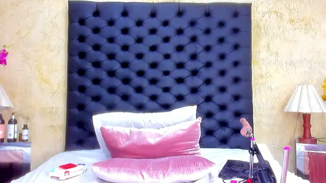 NahomiWhitel Webcam Show