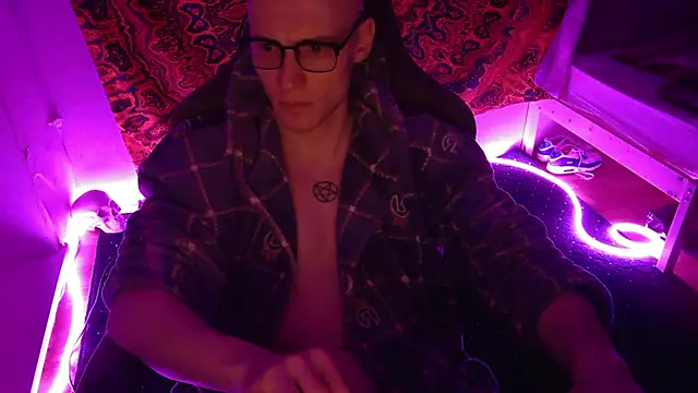 Pokazy przed kamerką – Krieger8841