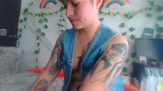 Mitsuha_gate Chat XXX in diretta