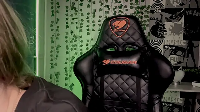 XXX chat uživo modela helgicuteness