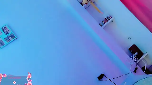 Show modela zoe_rous2 na web-kameri