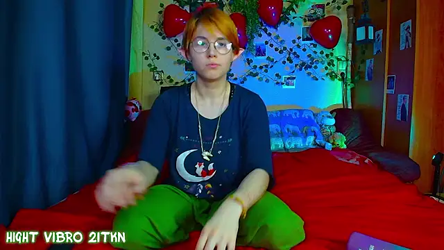 TrickyKitsune live XXX chat