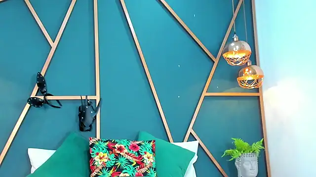 Chat +18 de Lia_Valmont ao vivo