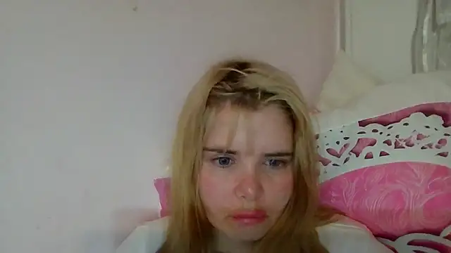 HornyElena live XXX chat