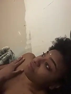 Bellaquitaa_lee élő XXX-chatje