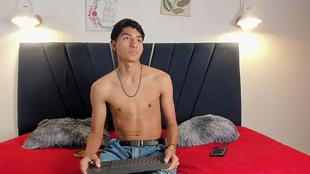 yago_77n Live XXX chat