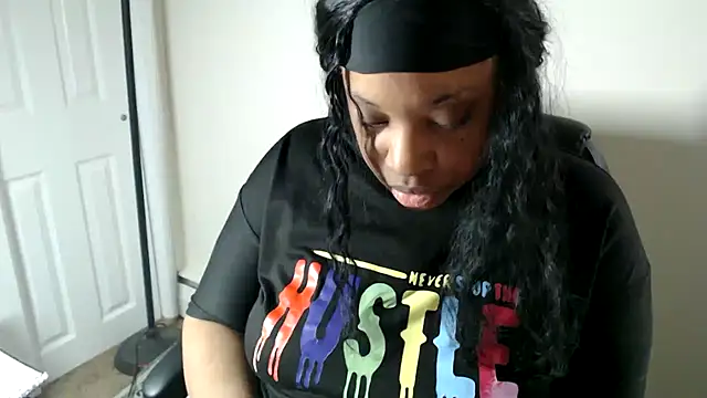 Chat +18 de Sexymona1218 ao vivo