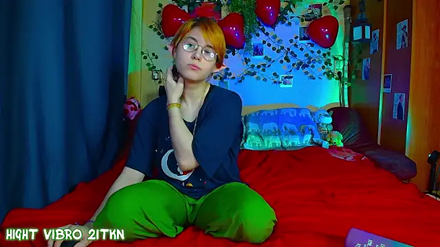 TrickyKitsune Pertunjukan Webcam