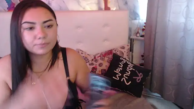 Nicolelewllss Adlı Modelin Canlı XXX Sohbeti