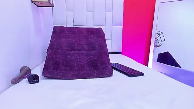 Chatroom XXX en direct de Demi_hot69