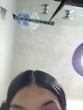 Chatroom XXX en direct de saray_reesee